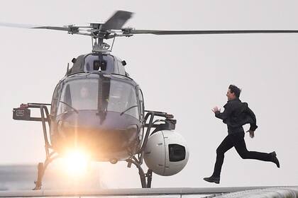 Durante el rodaje de Misión: Imposible 6. Cruise obtuvo su licencia para pilotear un helicóptero en un mes y medio, cuando normalmente toma tres meses.