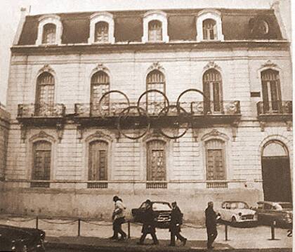 Durante el trazado de la avenida también se demolió la primera sede del Comité Olímpico Argentino