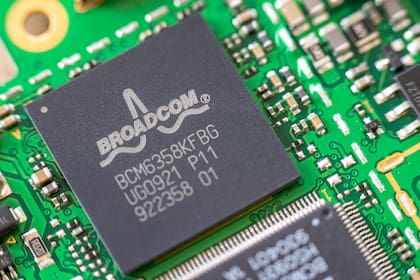 Durante el último año, OpenAI ha firmado un acuerdo con Broadcom, un diseñador de chips, para desarrollar su propio silicio personalizado.