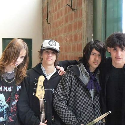 Durante la adolescencia, con amigos de la época.