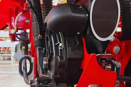 Durante la campaña 2024, destacaron, los ensayos realizados por la red experimental del INTA mostraron resultados contundentes: un ahorro de semillas de entre un 5 y un 10% y un incremento de rendimiento de entre el 4 y el 18%, según lote y topografía