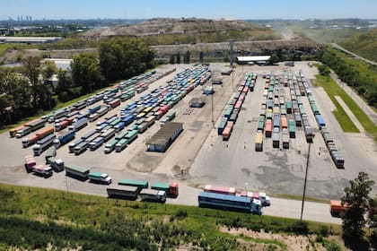 Durante la campaña agrícola ingresan alrededor de 2 millones de camiones a los puertos del Gran Rosario desde 13 provincias