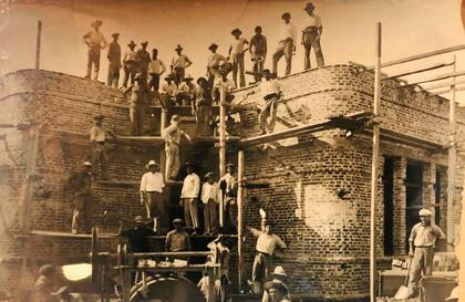 Durante la construcción del Chalet.