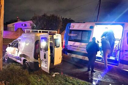 Durante la fuga en la camioneta robada al policía retirado, los delincuentes chocaron contra una Citroën Berlingo