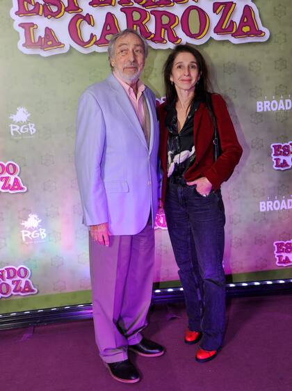 Durante la función se vivió un momento especial. Entre los presentes estuvieron Luis Brandoni y Carlos Gasalla, hermano de Antonio. Ambos actores se destacaron en la película que logró convertirse en un clásico del cine nacional. Una vez que terminó la obra, desde el escenario aludieron a la presencia de Luis Brandoni y del hermano de
Antonio Gasalla y enseguida se produjo un sentido aplauso del público