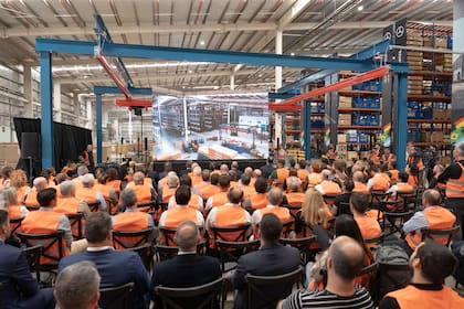 Durante la inauguración del centro, Mercedes-Benz Camiones y Buses repasó los principales logros de su trayectoria como compañia independiente.