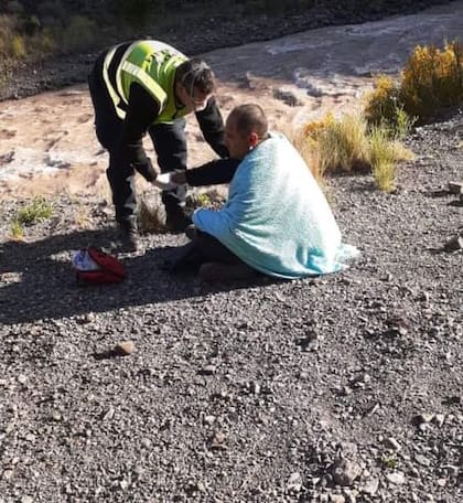 Durante la madrugada de este miércoles, un camión desbarrancó en las inmediaciones de Potrerillos. El conductor resultó ileso.