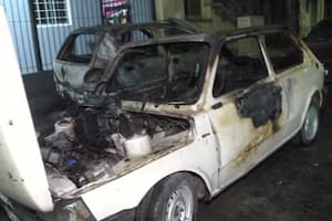 Quemacoches incendiaron al menos cuatro autos en el barrio Vélez Sársfield