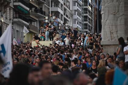 Durante la movilización en Rosario del 21 de diciembre contra el DNU hubo quejas de automovilistas porque se cortó la avenida