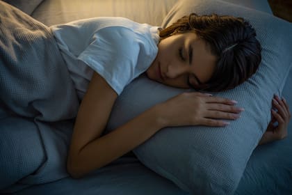 Durante la noche, el organismo reduce considerablemente la producción de saliva