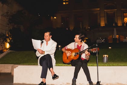 Durante la noche, James recitó una poesía de au autoría