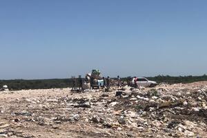 Durante la pandemia creció el número de chicos que todos los días van al basural El Volcadero, en el barrio San Martín, de Paraná, Entre Ríos. No importa si hace calor, frío o si llueve. Las familias van igual a juntar lo que sea para salvar el día