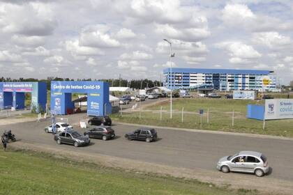 Durante la pandemia, el Municipio de Pilar instaló un Centro de Testeo en el edificio que perteneció a Escobar Gaviria; luego, adaptó y mejoró la infraestructura para construir un vacunatorio que fue el más grande de la zona