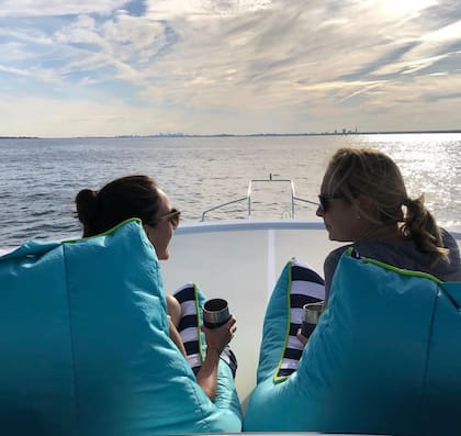 Durante la pandemia, Weisberger y su esposo vendieron su casa en Connecticut, retiraron a sus hijos de la escuela y pasaron tres años viviendo en el mar