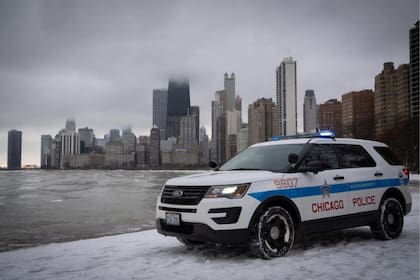Durante la Patrulla de Saturación de Conducción bajo los Efectos del Alcohol, los vehículos de los agentes de policía estarán equipados con tecnología de detección de velocidad (Chicago Police Department)