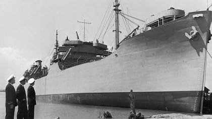 Durante la Segunda Guerra Mundial, Estados Unidos construyó buques de carga totalmente soldados, que se conocían como los “Liberty Ship”.
