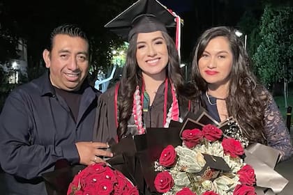 Durante la semana se dedicaba a la universidad y los fines de semana ayudaba en el negocio familiar