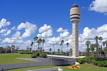 Durante la tarde los pasajeros pueden tener largas demoras en el Aeropuerto Internacional de Orlando