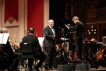 Durante la tarde se entonaron los himnos, argentino y luego el estadounidense. Luego "The Liberty Bell March", "Adagio for Strings", la "Obertura para el Fausto Criollo", y el "Oblivion", dirigido por Jan Latham-Koening. El cierre fue el "Lincoln Portrait" narrado por el embajador