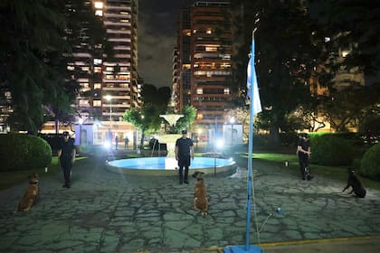 Durante la velada, se realizó una demostración del trabajo de entrenamiento de canes