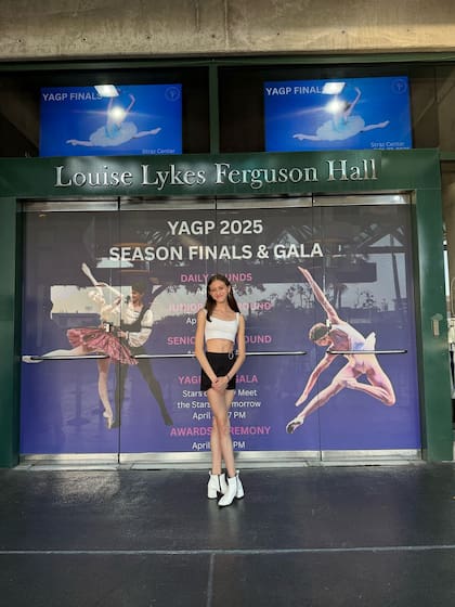 Durante las clases de beca la joven fue seleccionada por The Rock School for Dance para estudiar en EE.UU.