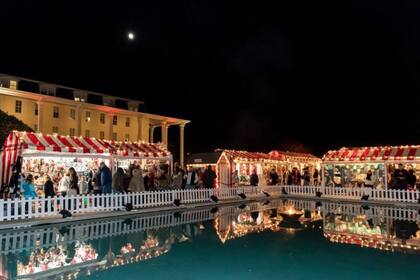 Durante las fiestas, las calles se decoran con luces y guirnaldas. Foto: capemay.com