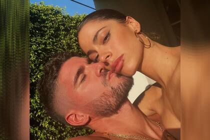 Durante las últimas semanas se barajaron rumores de una separación entre Tini y De Paul, sin embargo, este viernes la cantante llegó a Qatar para acompañarlo