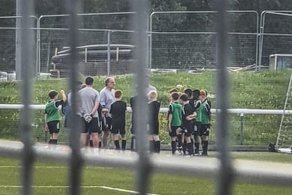 Durante las últimas vacaciones, Bielsa se acercó un día para participar de la práctica del Sub 11 de Leeds