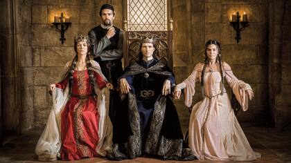 Durante los 10 episodios de la primera temporada, Knightfall cuenta la historia de los caballeros templarios medievales