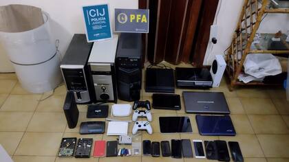 Durante los allanamientos se secuestraron 6705 dispositivos de almacenamiento digital