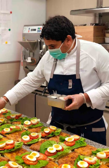 Durante los meses en que Mirazur estuvo cerrado, Mauro cocinó para el hospital de Menton, el pueblo en el que se encuentra el restaurante.