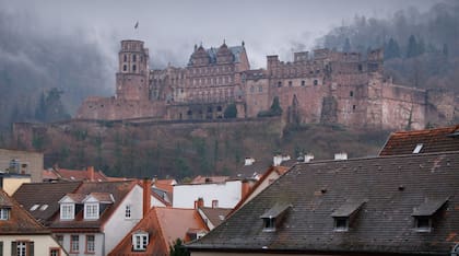 Durante los siglos posteriores las instalaciones del castillo se fueron ampliando con la incorporación de nuevos edificios que mostraban unas magníficas fachadas de estilo renacentista.