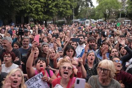 Durante más de una hora aguardaron sin éxito ser recibidos por las autoridades