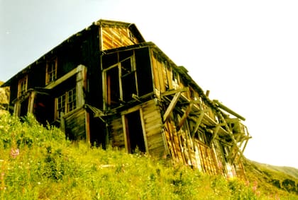 Durante su apogeo, la ciudad minera de Kennecott tenía cientos de habitantes, quienes trabajaban en las minas y en la zona industrial (NPS GOV)