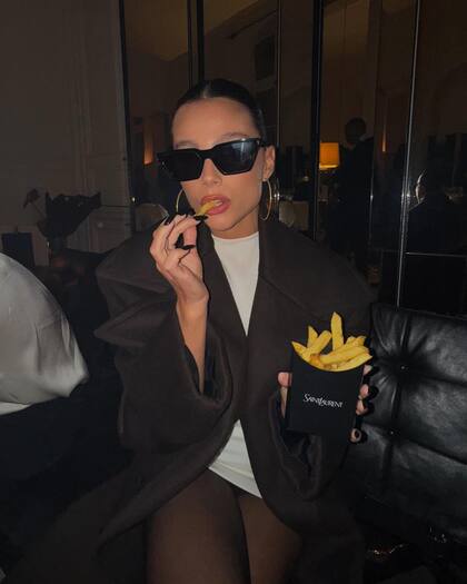 Durante su estadía en París, también se hizo tiempo para hacer fotos para Saint Laurent