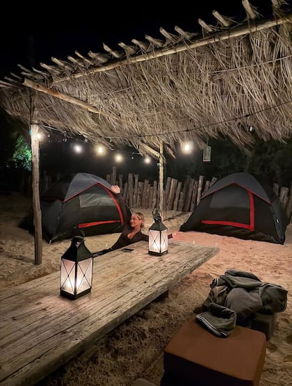 Durante su estadía, hicieron campamentos, karaoke y disfrutaron de salir a cenar (Foto: Instagram @tinistoessel)