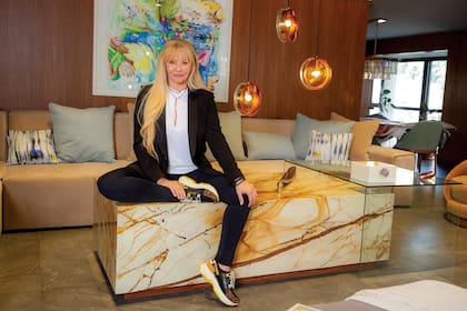 Durante su fugaz visita por Buenos Aires, Gorbato se confesó a solas con ¡HOLA! Argentina. La ropa y los accesorios que usó para la producción de fotos se los prestó su hija Vanesa.