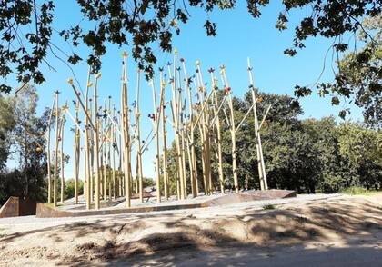 Durante su gestión como director de Desarrollo Rural bonaerense en el gobierno de María Eugenia Vidal impulsó la construcción del primer monumento a las madres de los caídos en Malvinas, llamado "Madres de la Patria", en el Parque Pereyra Iraola