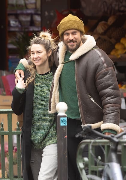 Durante su recorrido visitaron boutiques de decoración vintage y recogieron un paquete de comida antes de regresar a la casa de Bravo