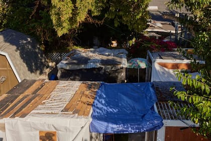 Durante su tiempo en la unidad de almacenamiento, Estrada no contó con servicios eléctricos convencionales