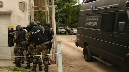 Durante un allanamiento a una banda narco en La Matanza, mataron a un efectivo del Grupo Halcón
