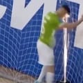 Un jugador de futsal sufrió un grave accidente con pirotecnia durante un partido en Rusia