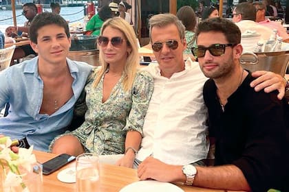 Durante un viaje previo a la boda de su papá con Lulu Sanguinetti, que compartieron, además, con el hijo de ella, Floro Moneta