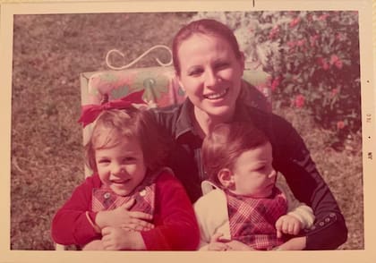 Durante una clase de cocina a la que asistía Mirta surgió la idea de la venta directa. Una inglesa enseñó a las alumnas los distintos usos de unos envases plástico y ellas quedaron tan satisfechas con la demostración que decidieron comprar varios productos