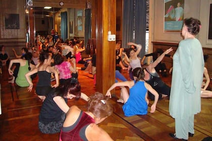 Durante una clase en su emblemático estudio de la avenida Callao