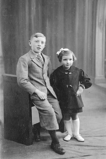 Durmió, junto a su hermano Raymond, durante un año en una pequeña habitación escondida en un ropero