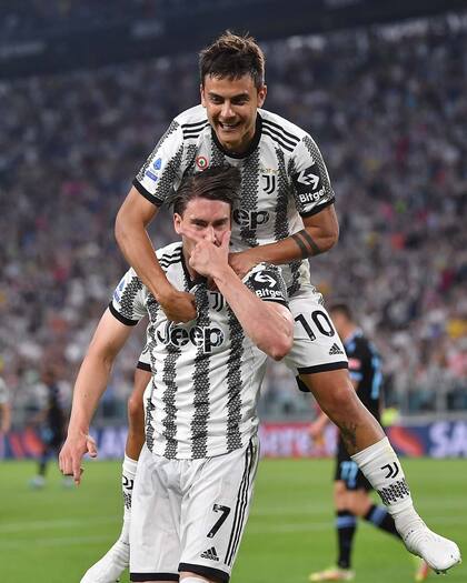 Dušan Vlahović imitó el festejo de Paulo Dybala durante el partido de despedida del argentino en la Juventus.