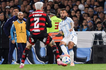 Duván Vergara entró y entusiasmó, pero apenas un rato, como es usual; Guillermo Varela exigió en el primer tiempo a Facundo Cambeses con un remate.