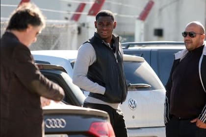 Duvan Zapata emprende su viaje a Italia
