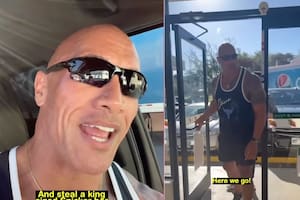 Dwayne Johnson fue a la tienda donde robaba chocolates de chico y sorprendió a todos